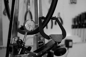 Dial gauge truing
